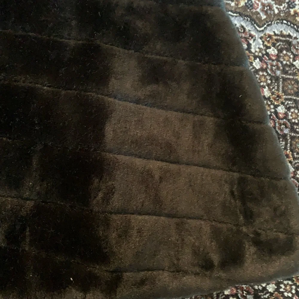 Black velvet shawl stole, great condition, classy and fully lined. - Picture 6 of 7
